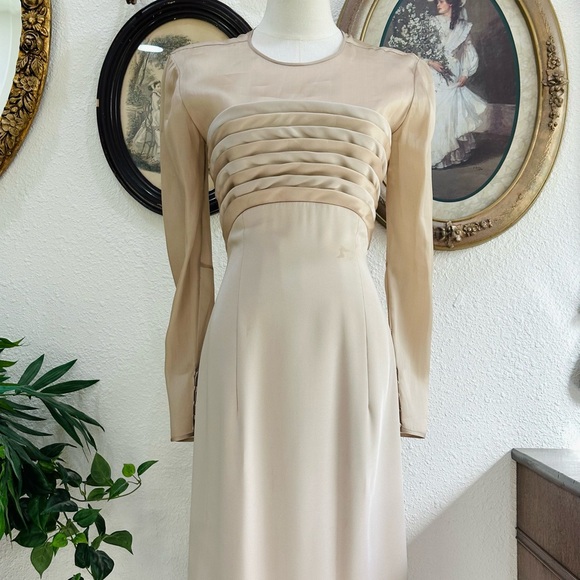 Carolina Herrera Long-Sleeve Cream Evening Gown - Picture 3 of 13